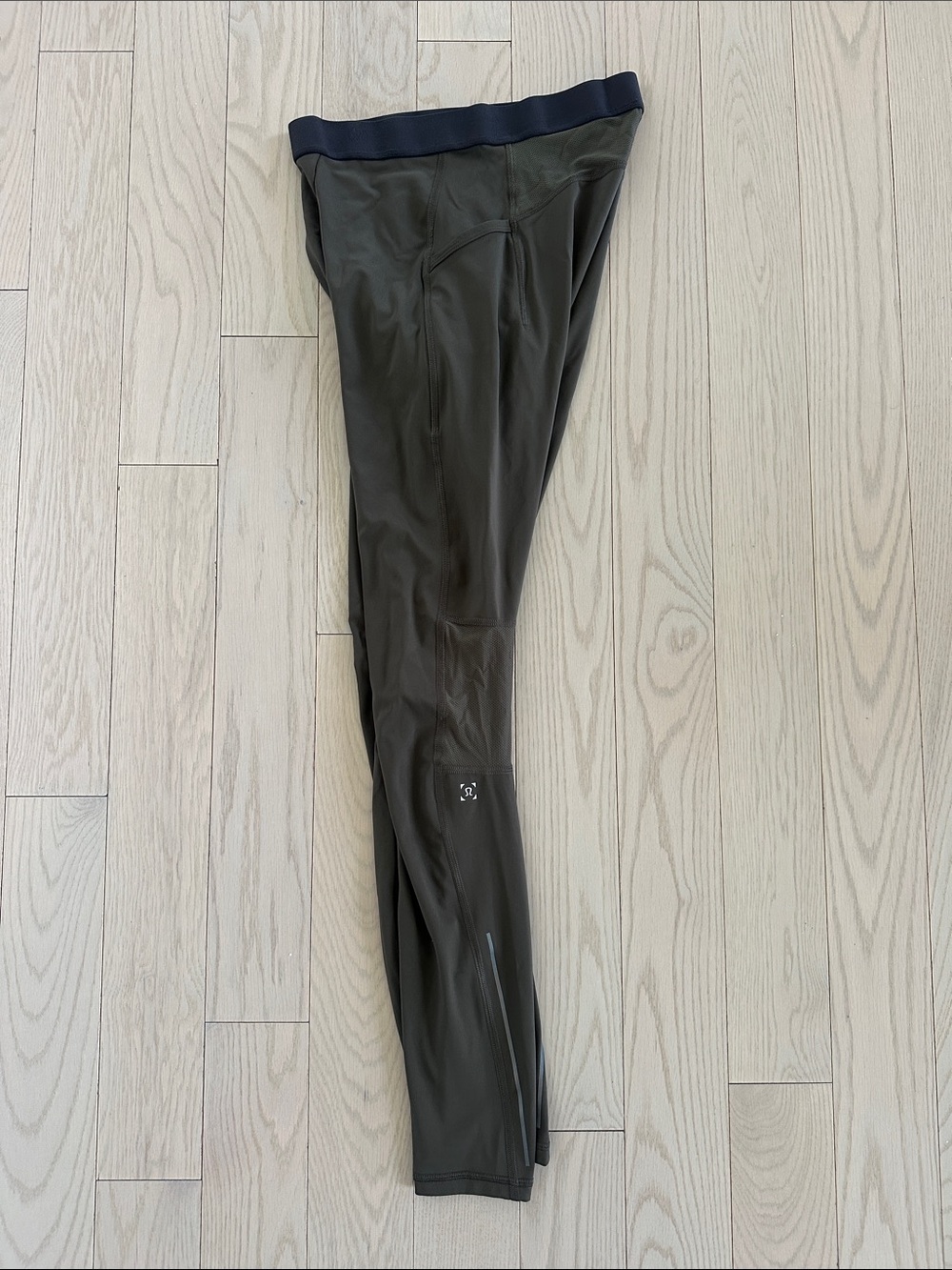 🆕Men’s Medium Lulu Lemon Dark Olive Athletic Leggings with Black Waistband